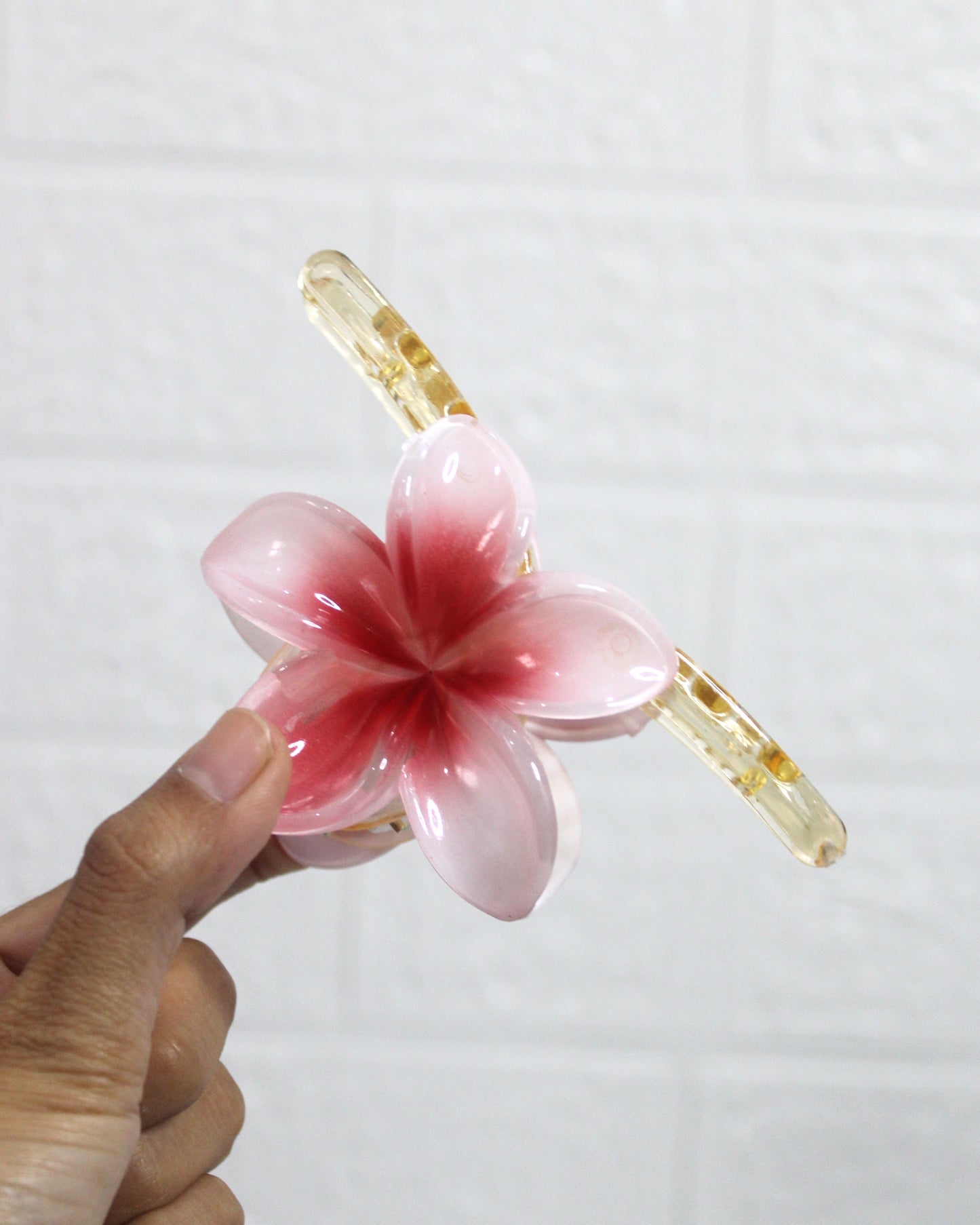 T-shaped Floral Claw C24