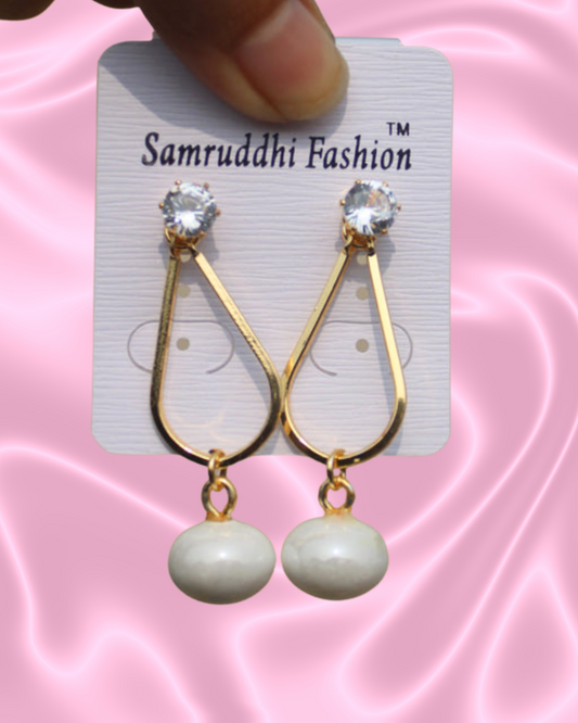 Pearl earring ( golden )