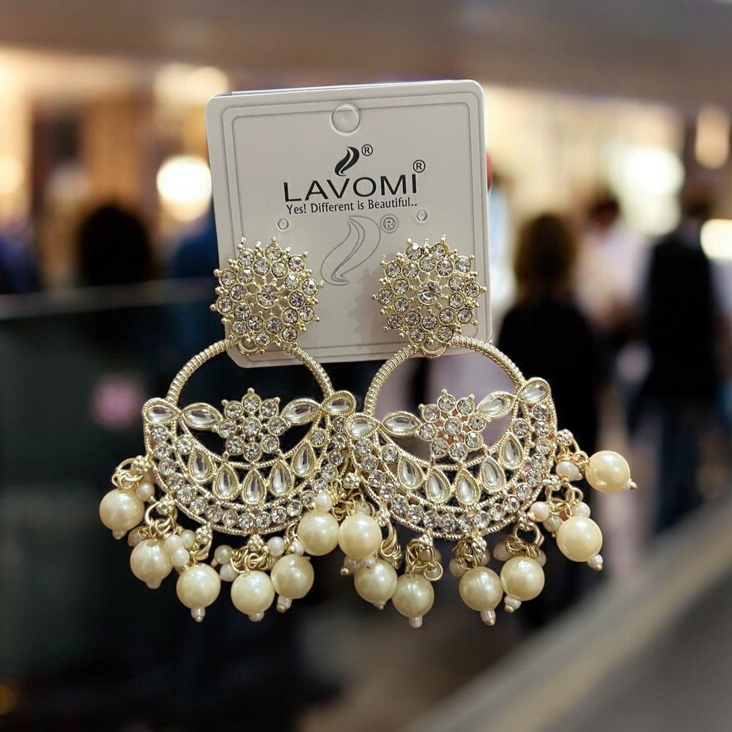 Lavomi white Fancy earring