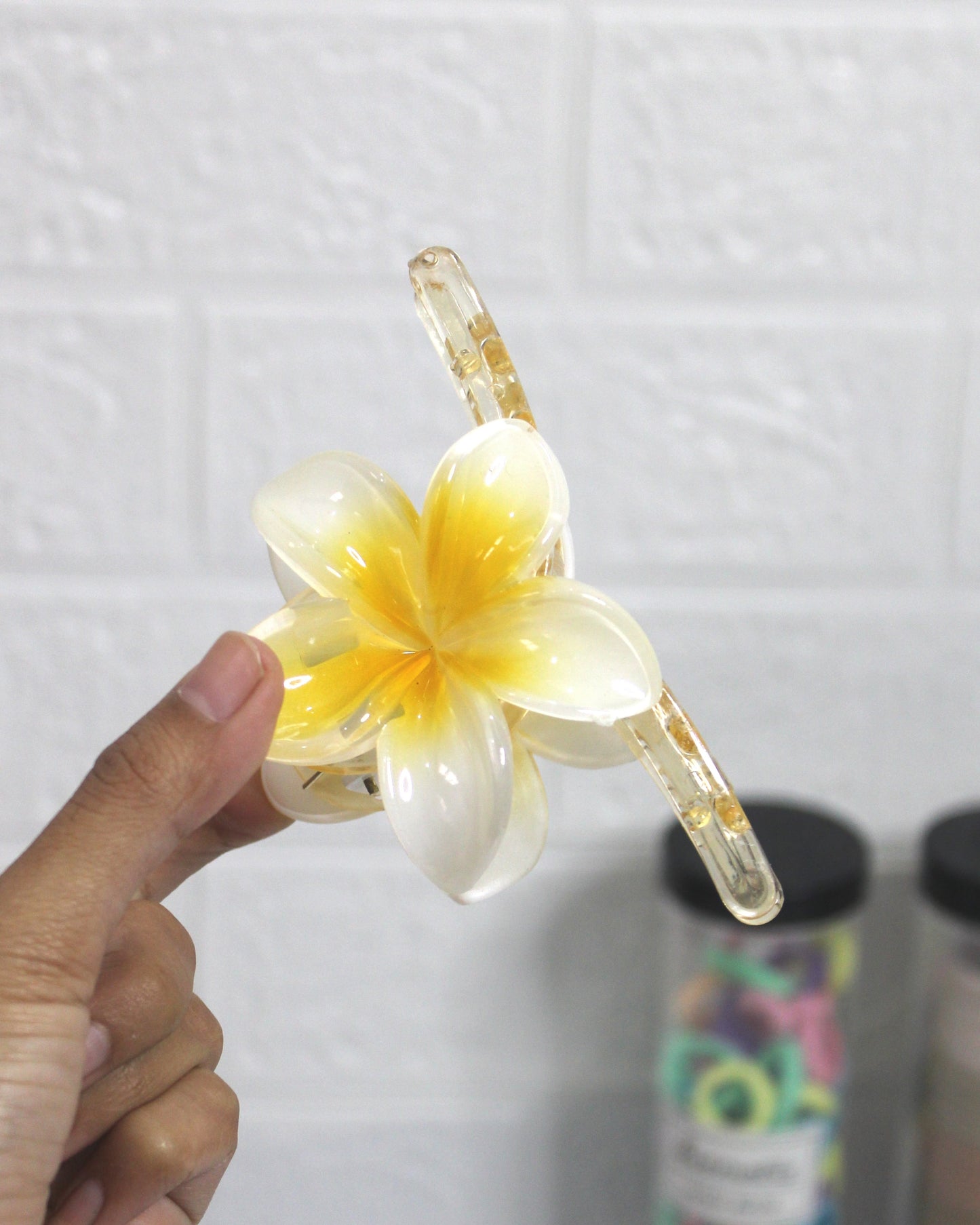 T-shaped Floral Claw C24