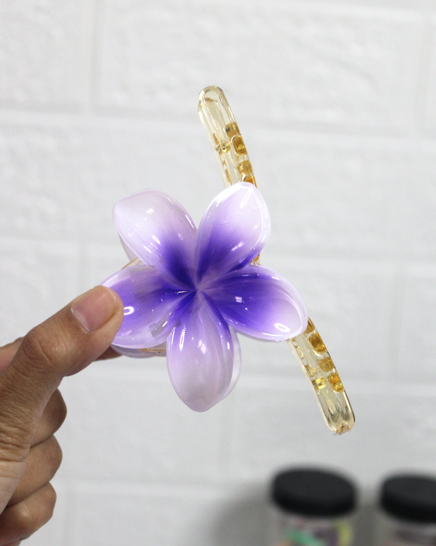 T-shaped Floral Claw C24