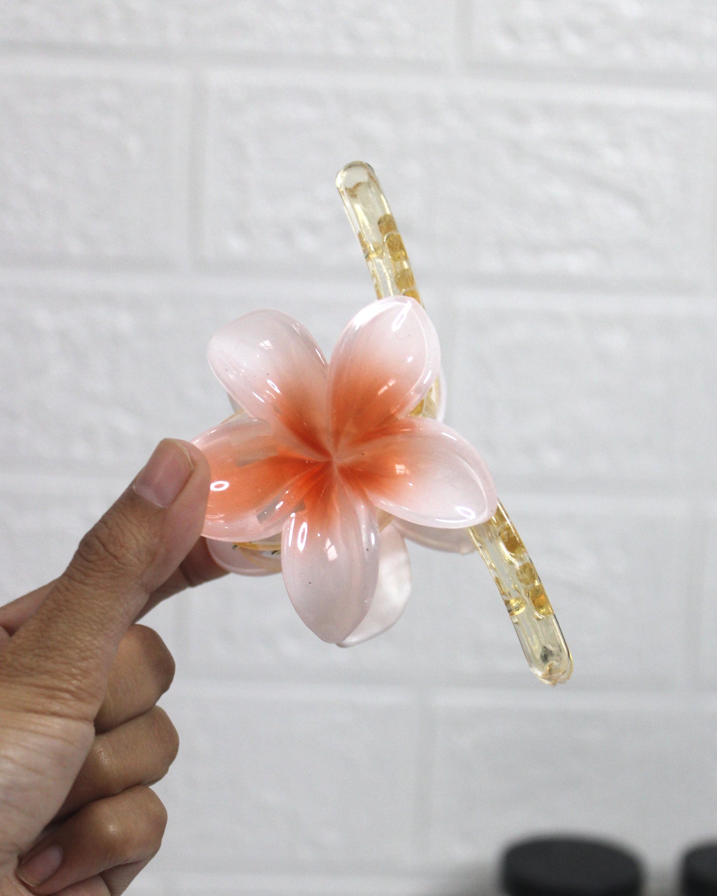 T-shaped Floral Claw C24