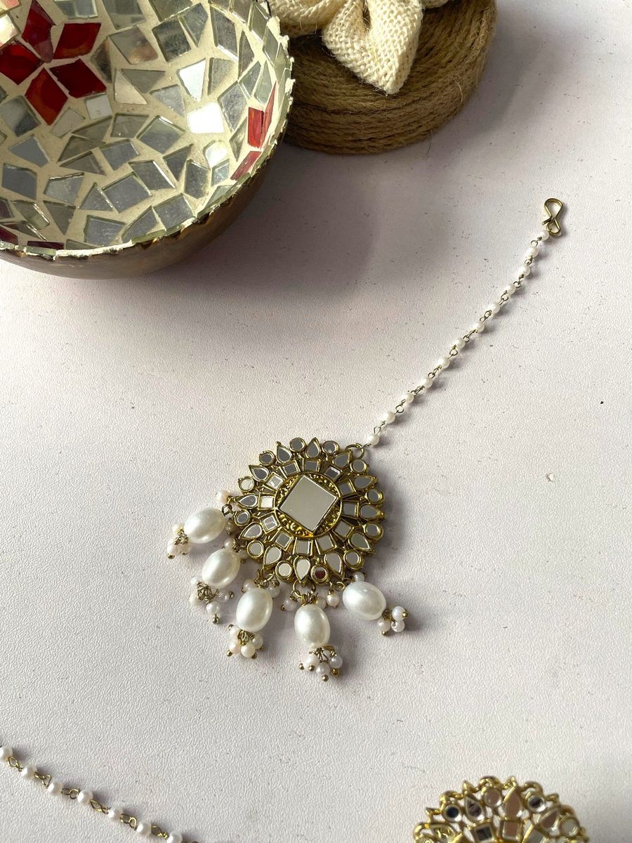 Big Bahubali earring with kaanchain & mangtika